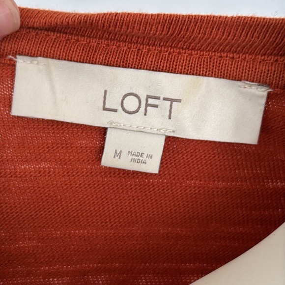 💖 2/$25 LOFT Ruffle Hem Mixed Media Tee in Spicy Caramel - Picture 5 of 5